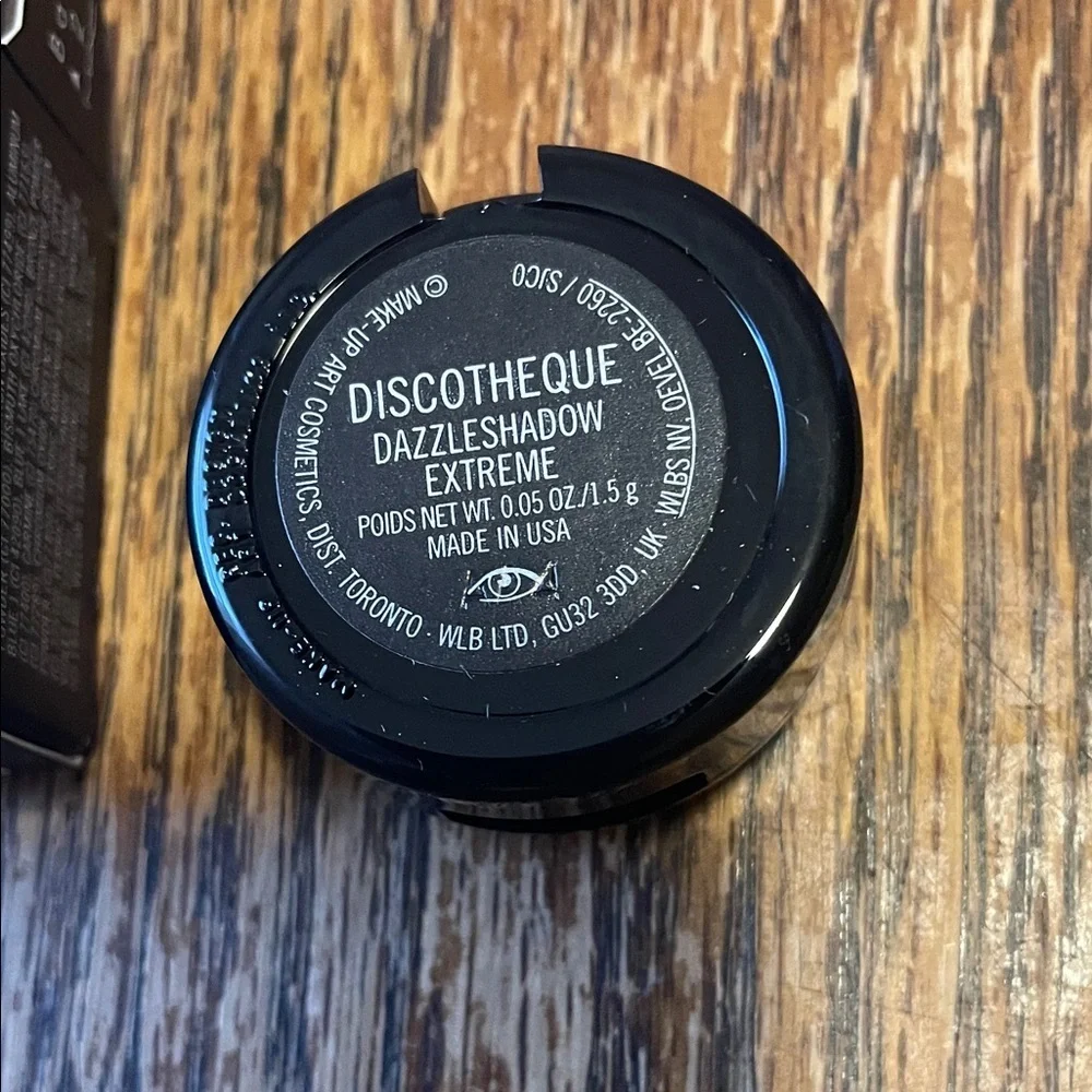 MAC Cosmetics Dazzleshadow Extreme in Silver